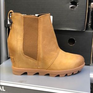 Brand new! Sorel Joan of arctic wedges